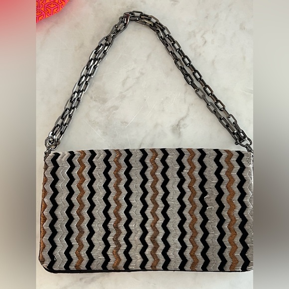 Tory Burch multi-metallic handbag with Tory logo and adjustable strap - Picture 3 of 4